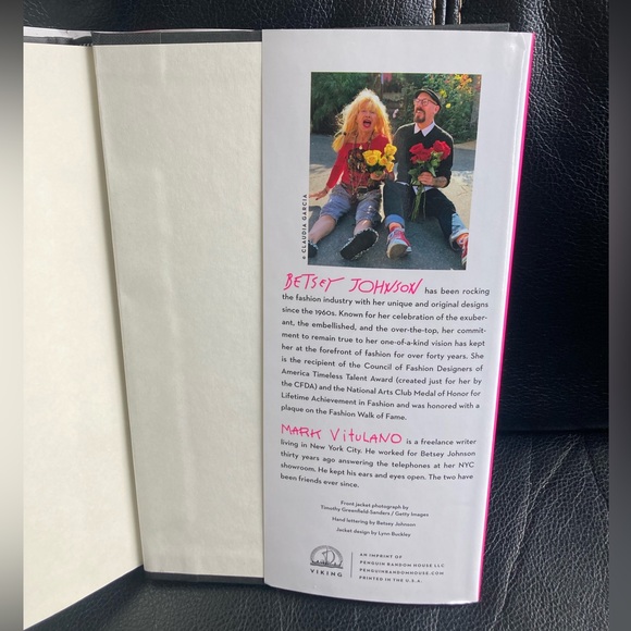 Book (Hardback): BETSEY. A Memoir by Betsey Johnson with Mark Vitulano - Picture 6 of 16